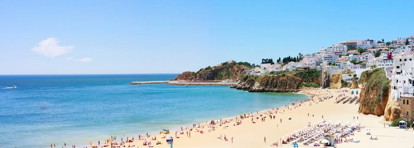Strand in Albufeira - Immobilien Führer von Casafari, Portugal