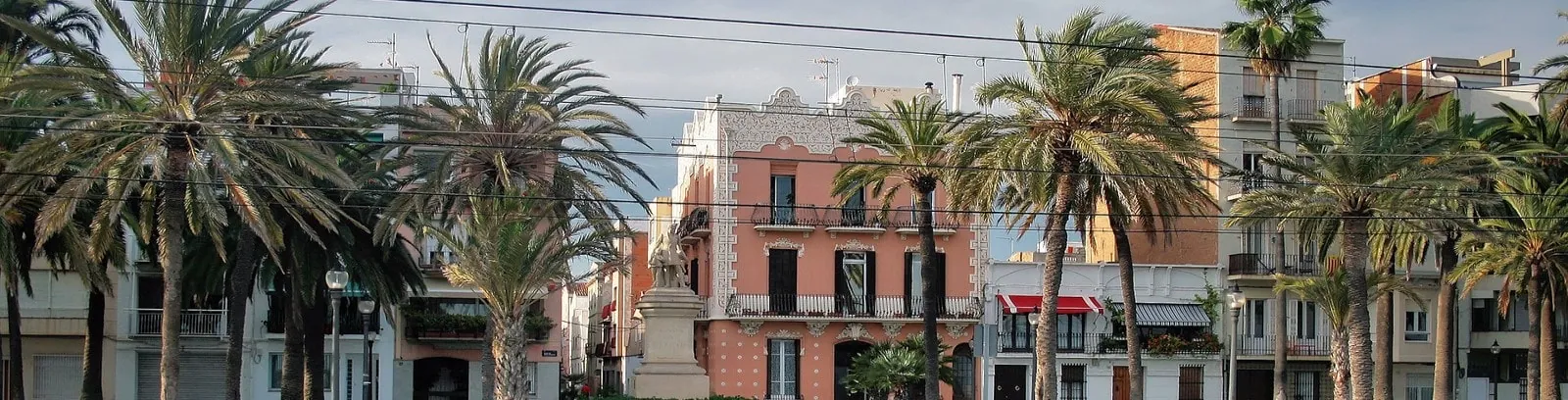 Vista d'habitatges al nucli antic de Badalona CASAFARI Espanya