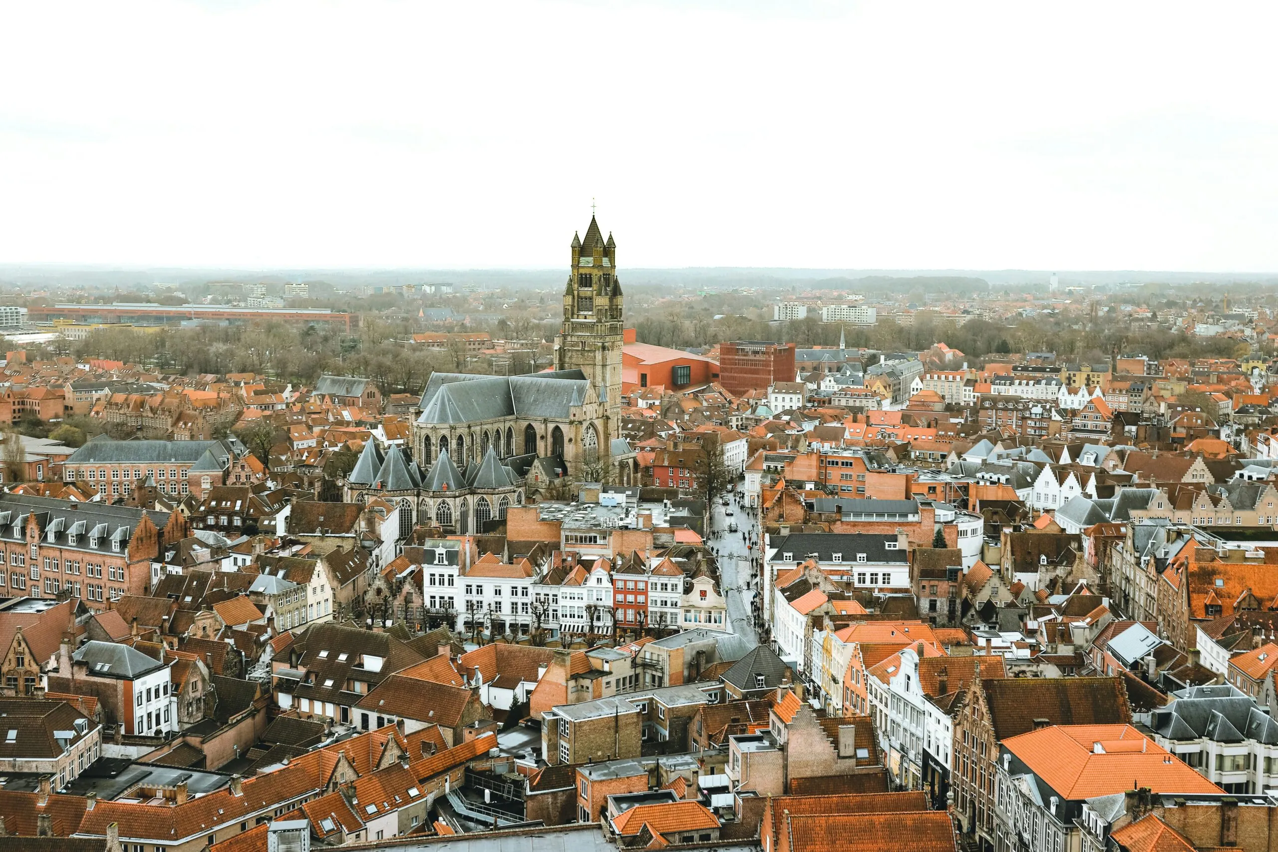 Les toits de la vieille ville de Bruges, en Belgique