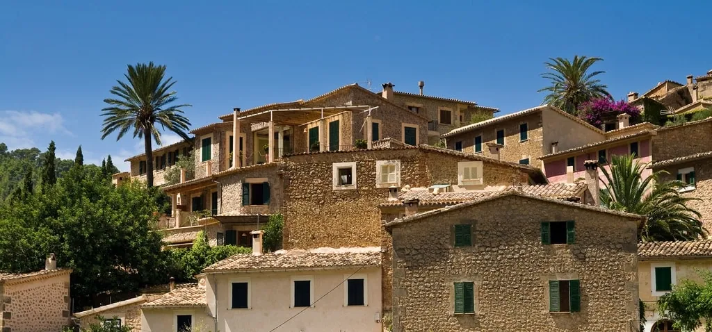 Charming houses of Deia property market.
