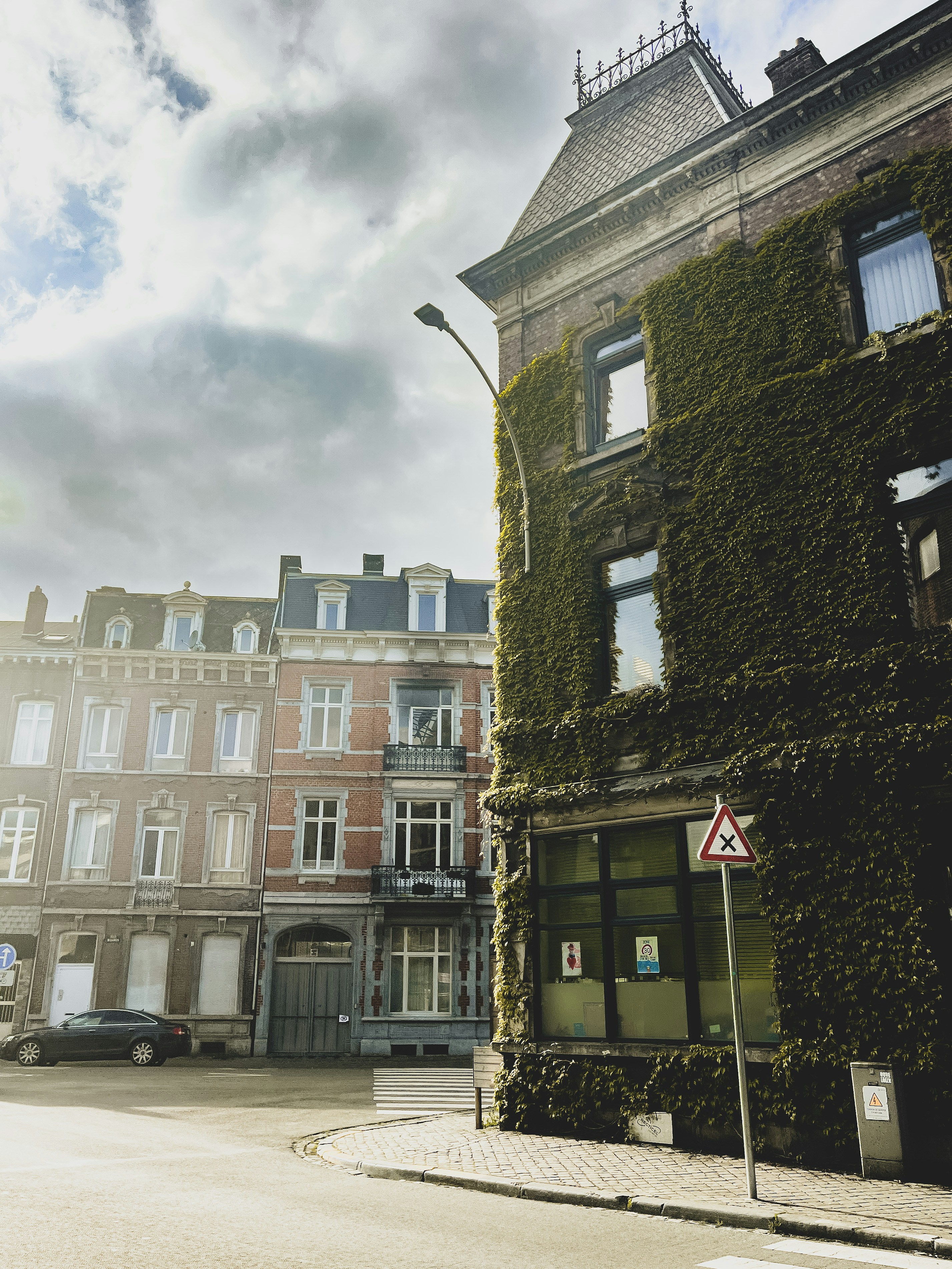 Grâce aux données issues de l'intelligence artificielle, il est possible de déterminer quels sont les meilleurs quartiers pour investir dans l'immobilier à Liège, dans le but de louer à des fins touristiques