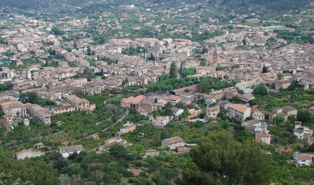 Soller Town property market view.
