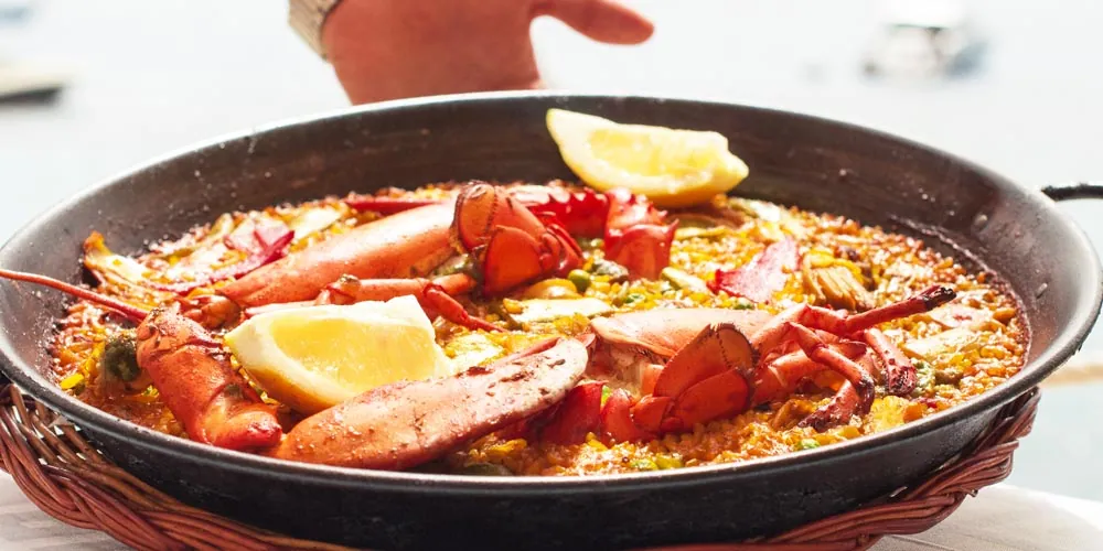 la típica paella espanyola