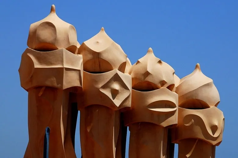 Sentinelles de Gaudí, a la Casa Milà, Barcelona, Espanya