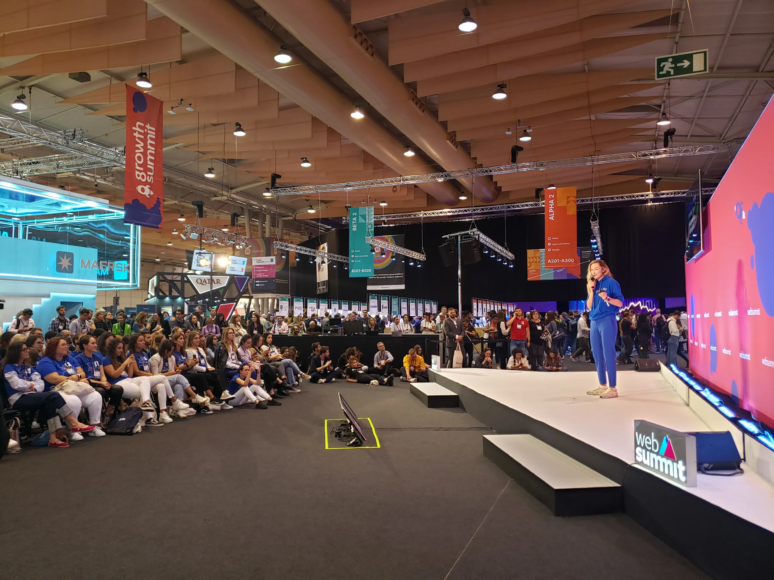 Mila Suharev en el Growth Summit de la Web Summit 2022, con la charla "La crisis como oportunidad de crecimiento"