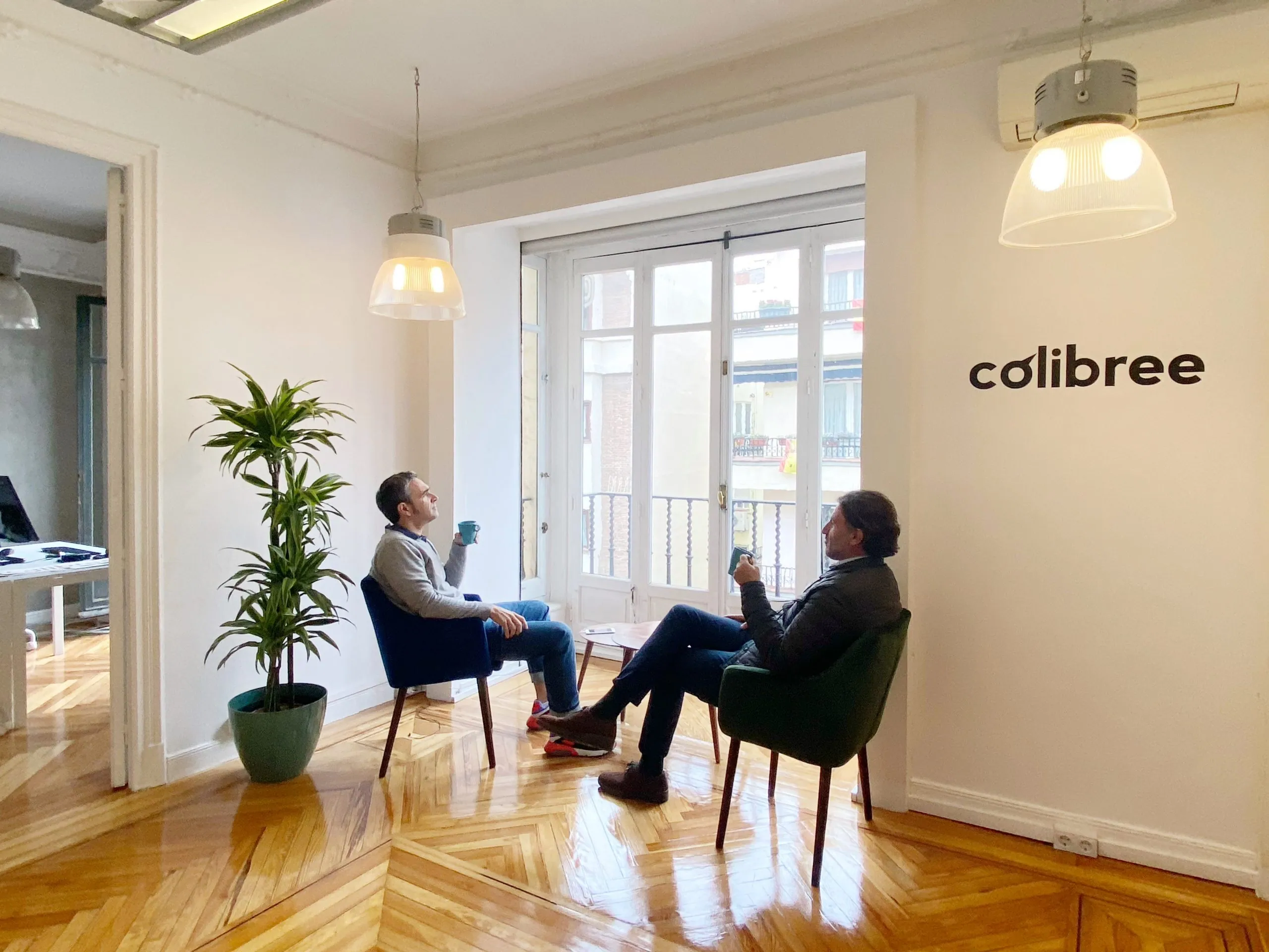Fundadores de Colibree en su oficina