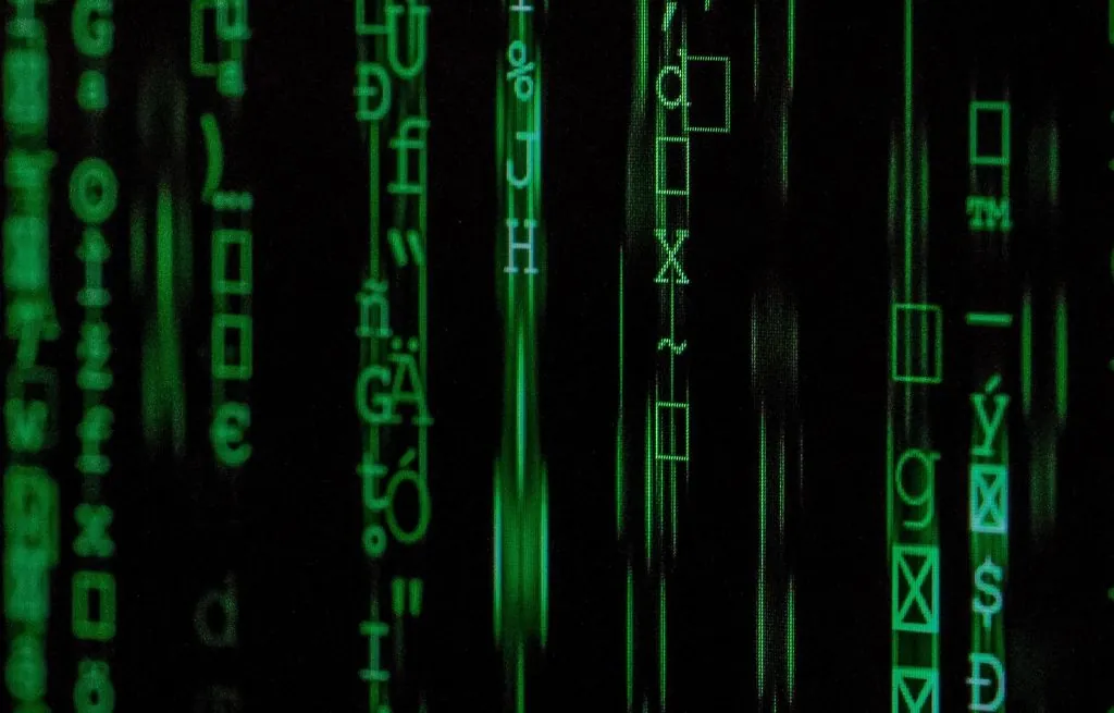Imatge amb codis, com els de desenvolupament de tecnologia