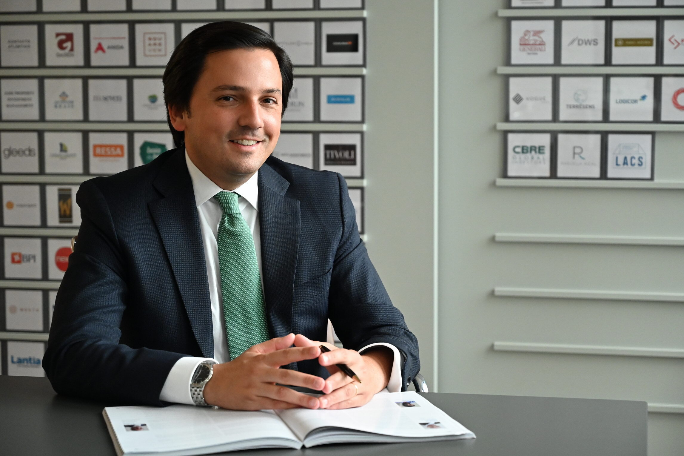 Hugo Ferreira em seu escritório