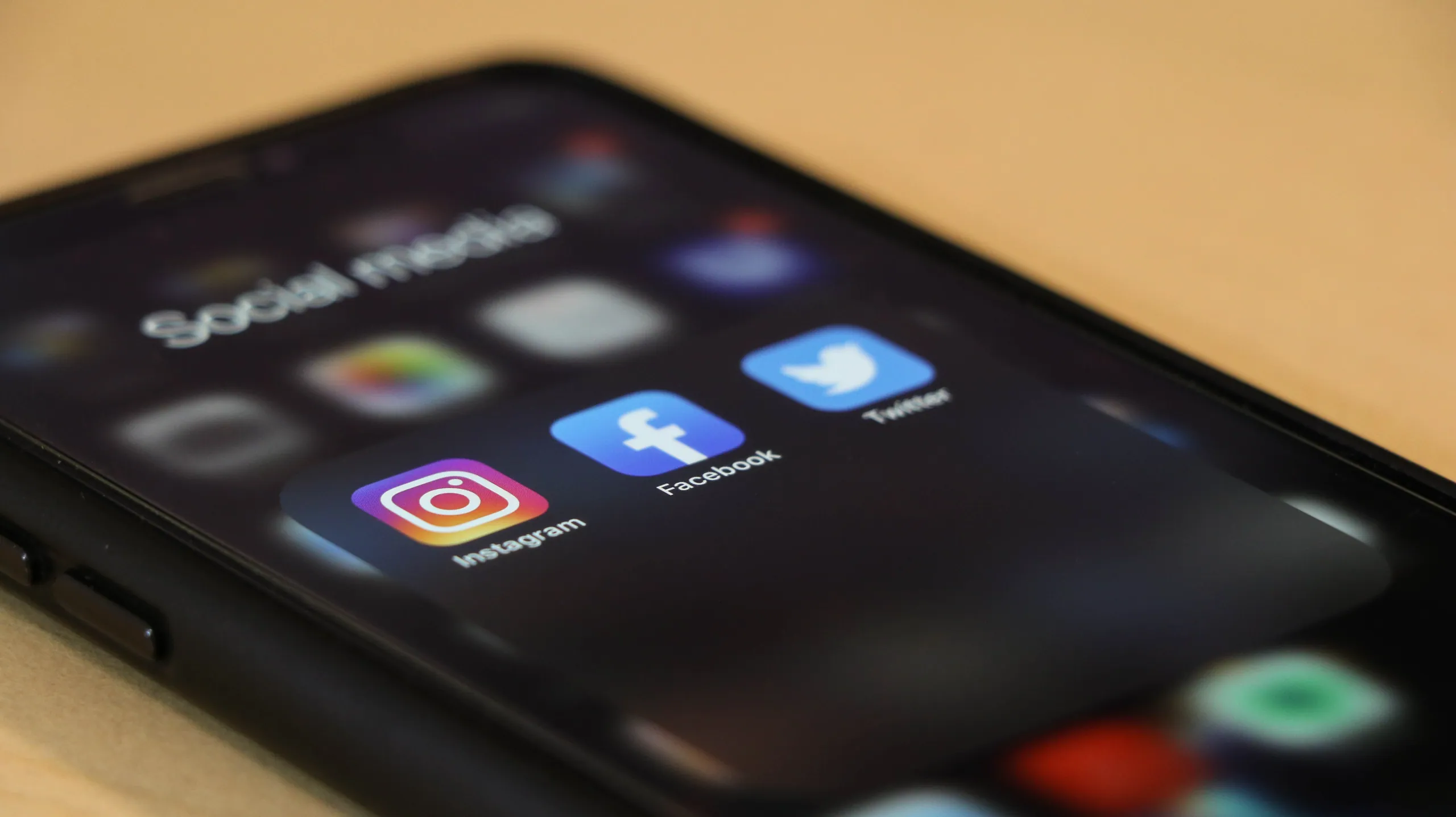 Xarxes socials al telèfon mòbil
