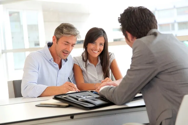 realtor clients signing purchase contract